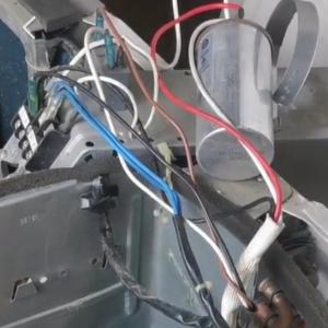 空调接水盘接口断裂维修